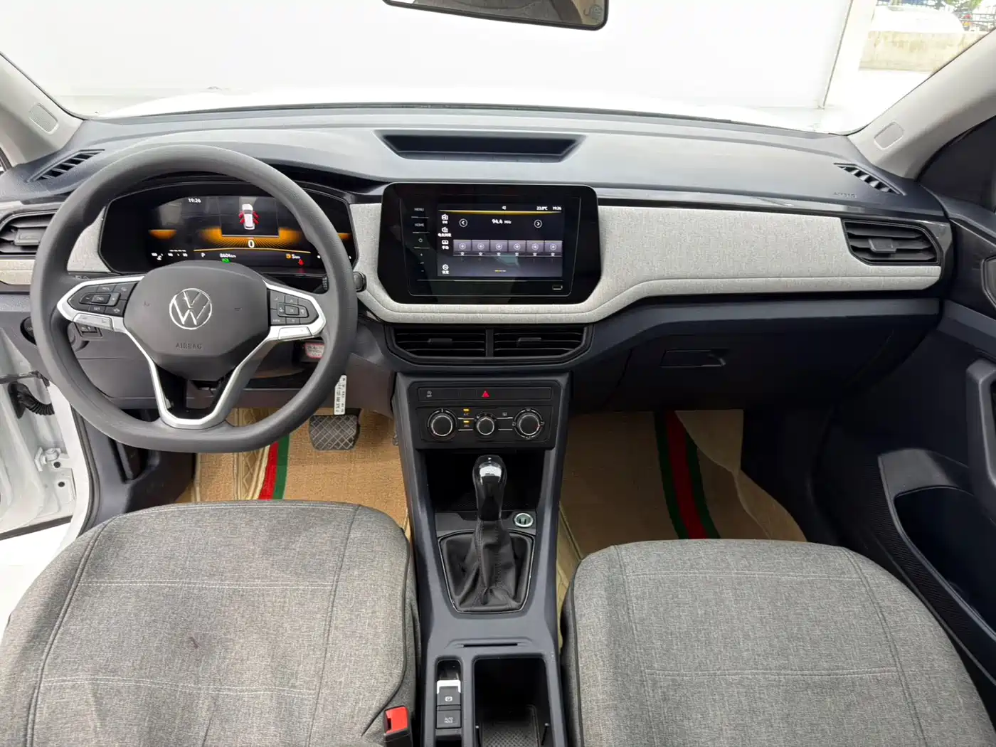 Volkswagen Tharu 2025 2025 Model Rising Star 1.5L Advance Edition