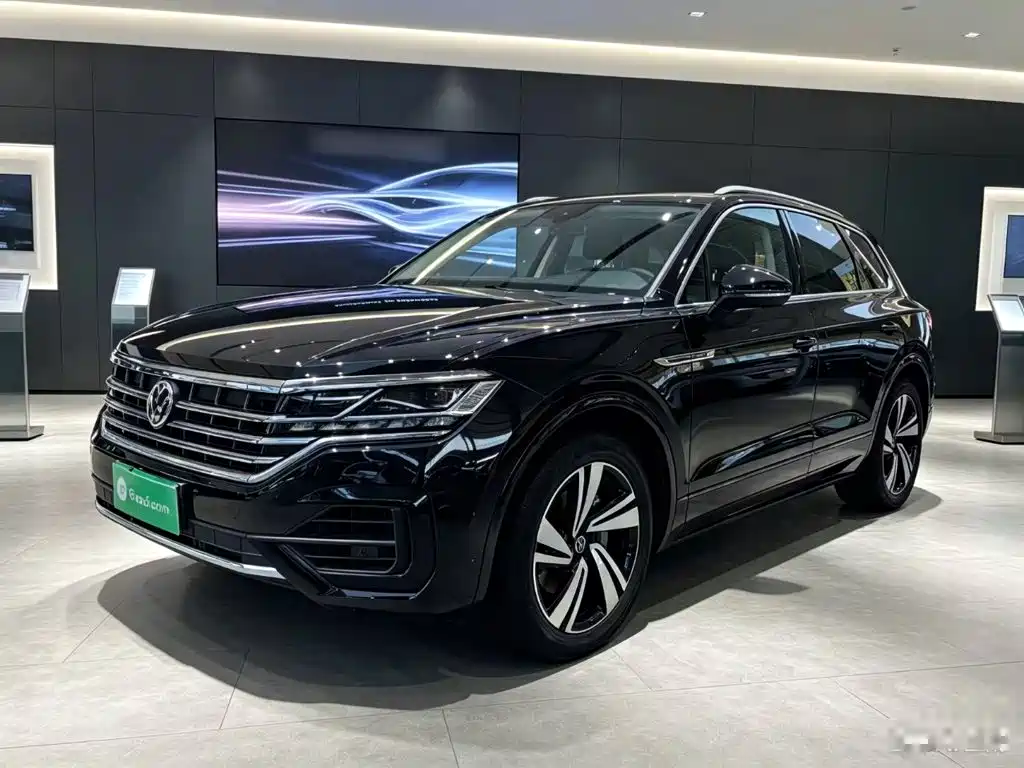 Фото 1 - Volkswagen Touareg