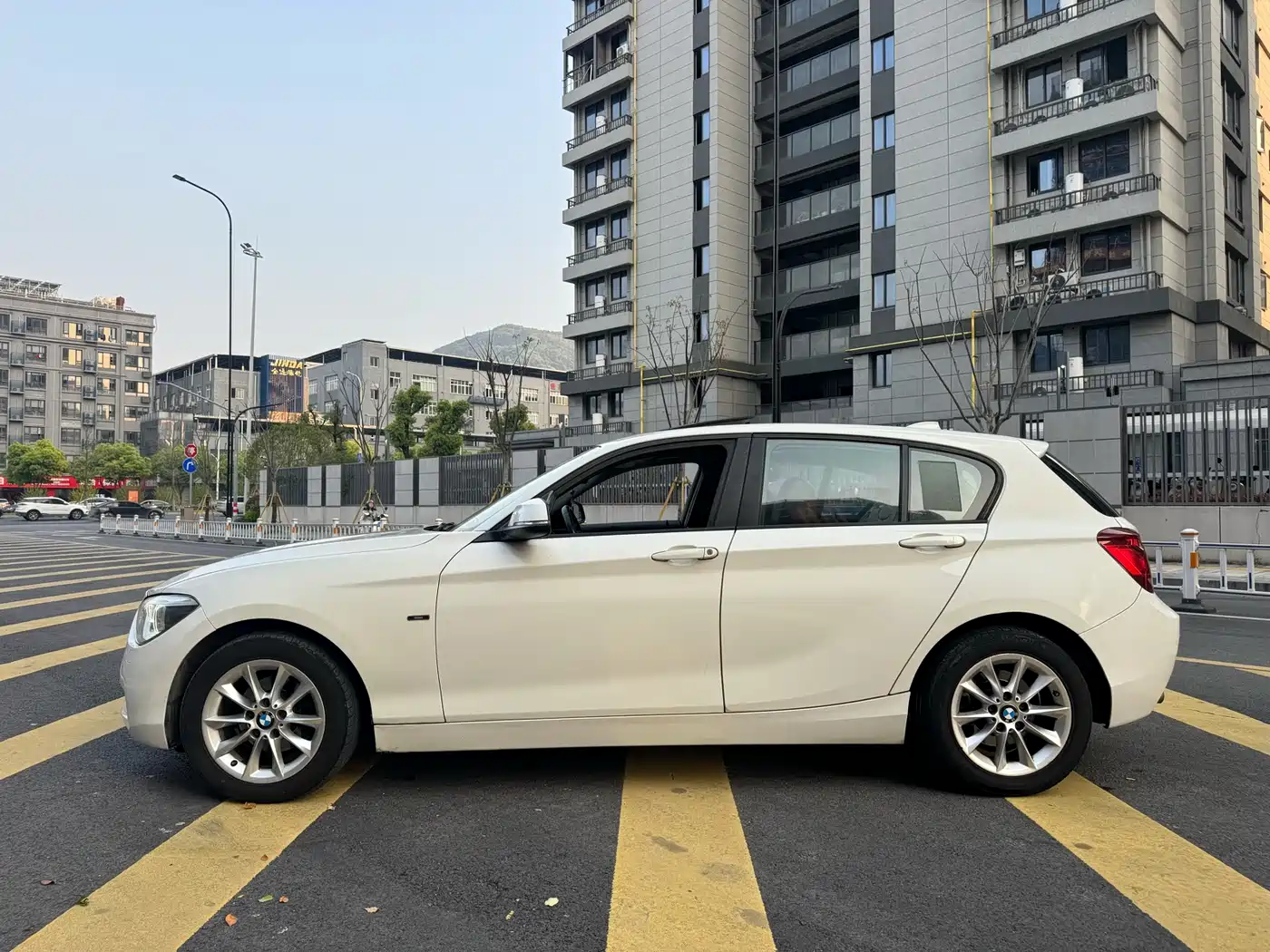 BMW 1 Series (Import) 2013 Facelift 116i Urban Model фото 4