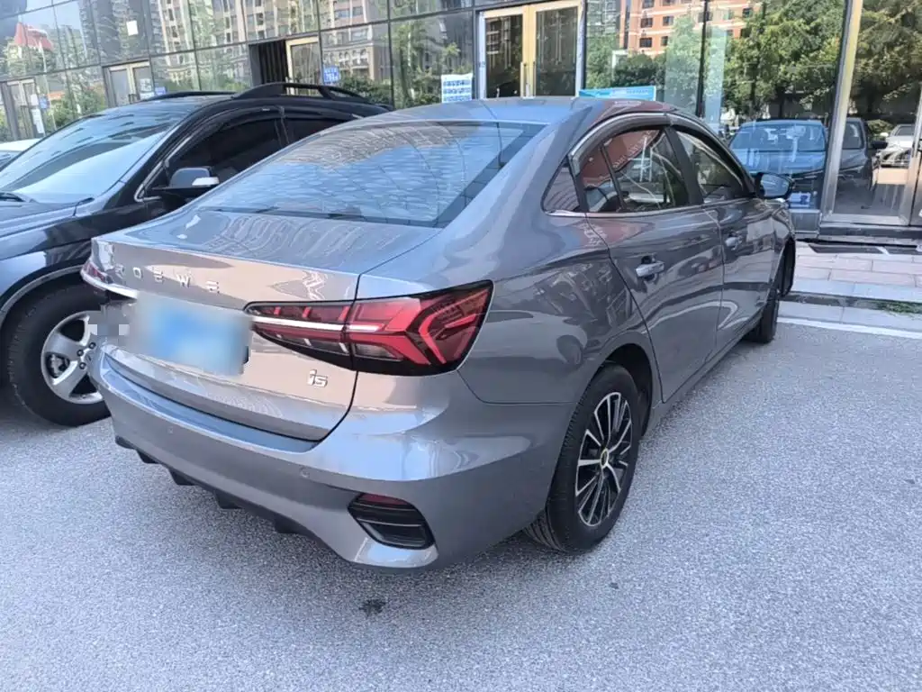 Фото 7 - Roewe i5