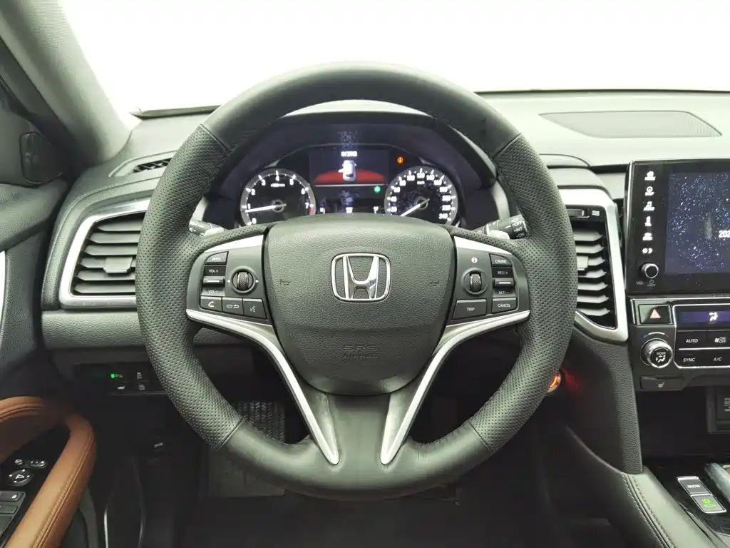 Фото 11 - Honda UR-V