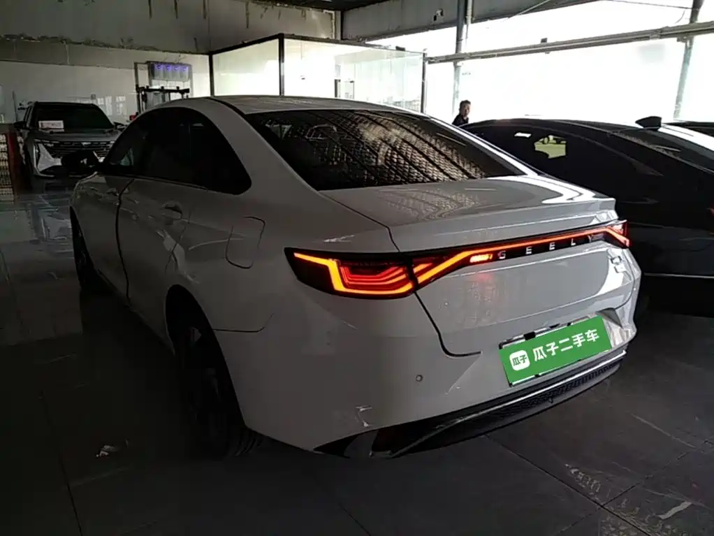 Фото 5 - Geely Emgrand L HiP