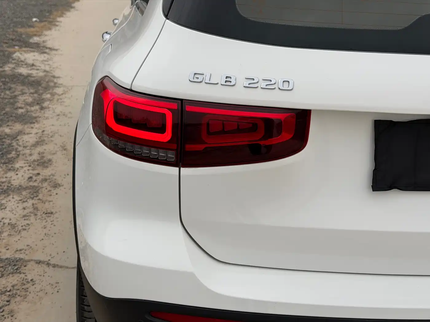 MERCEDES-BENZ GLB