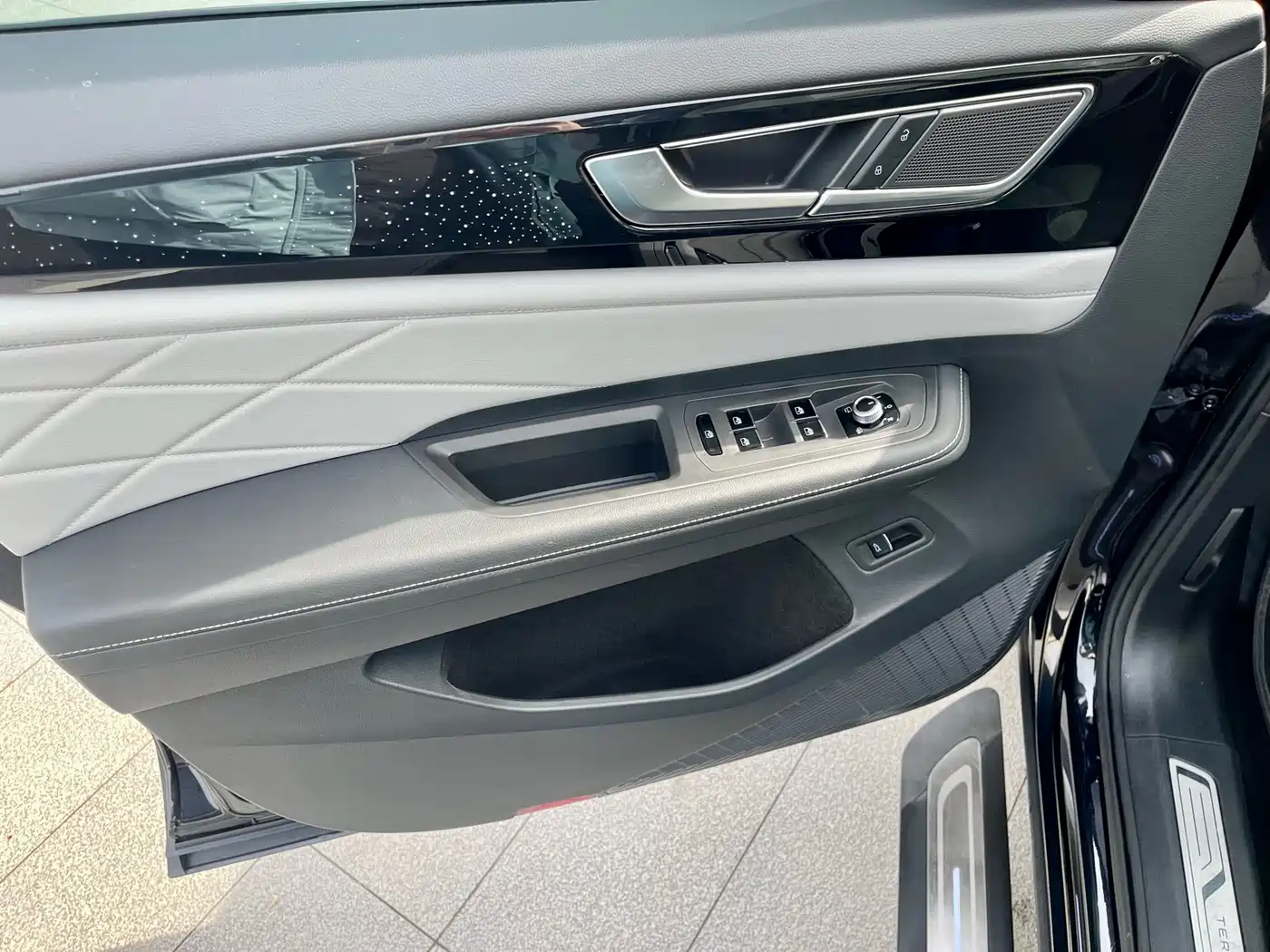 Volkswagen Teramont 2024 380TSI 4WD Prestige Luxury Edition фото 6