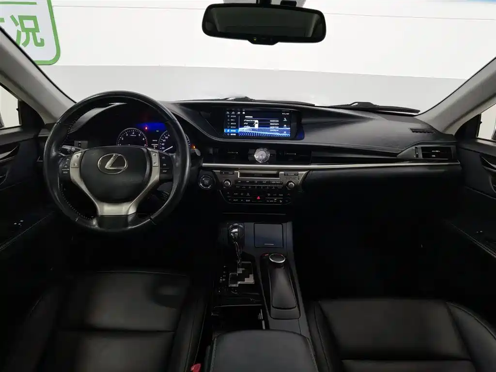 Фото 5 - Lexus ES