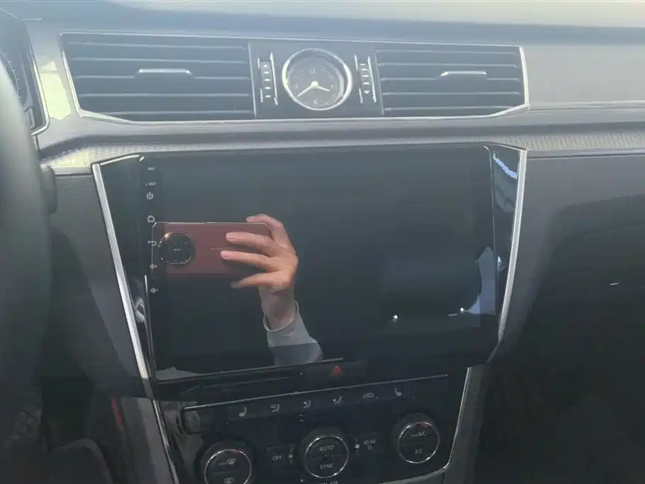 Volkswagen Passat 2016 330TSI DSG Executive Edition фото 13