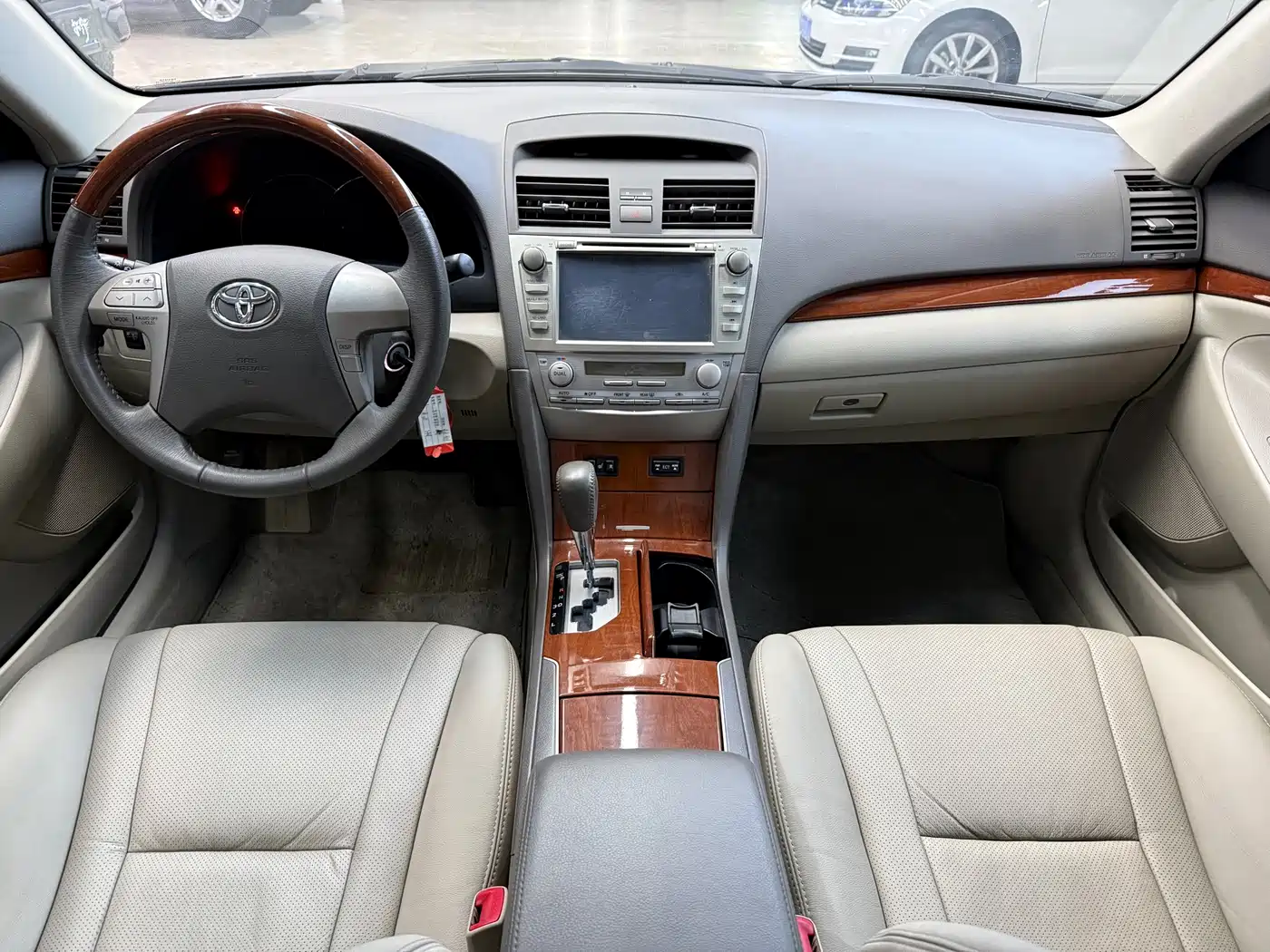 Toyota Camry 2013 200G Classic Luxury Edition фото 6