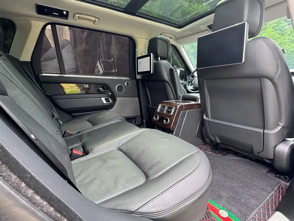 Land Rover Range Rover 2020 3.0 L6 Heritage Extended Edition фото 14