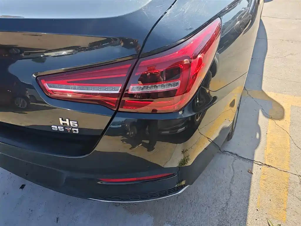 Hongqi H5 2022 Classic Facelift 1.8T Automatic Smart Connect Flag Rhythm Edition фото 8