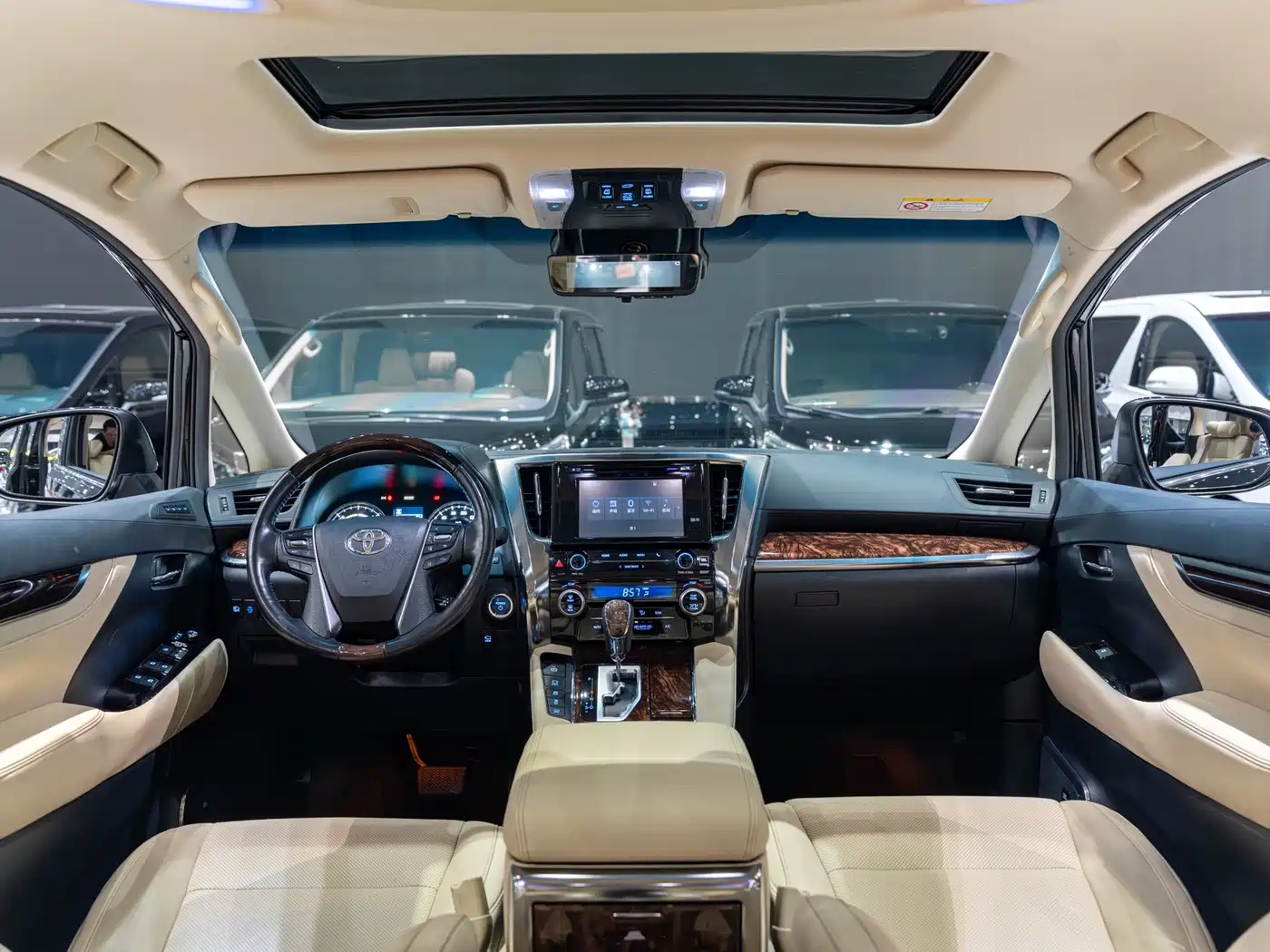 Toyota Alphard 2019 Hybrid 2.5L Luxury фото 6