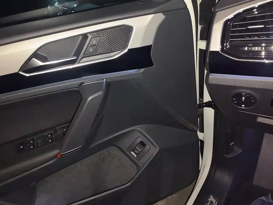 Volkswagen Tayron 2022 280TSI 2WD Luxury Smart Connect Edition фото 7