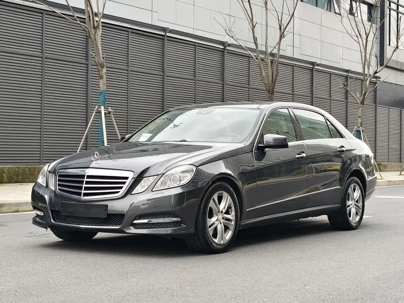 Mercedes-Benz E-Class 2010 E 300 L Fashion