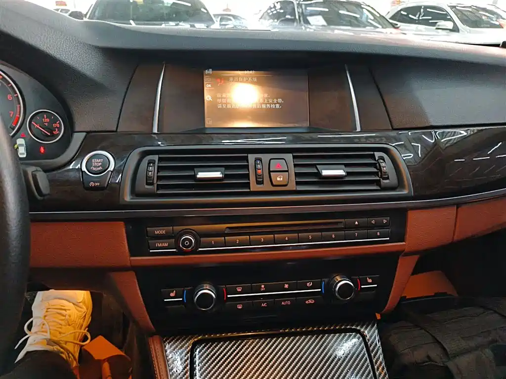 BMW 5 Series 2014 525Li Leading фото 12
