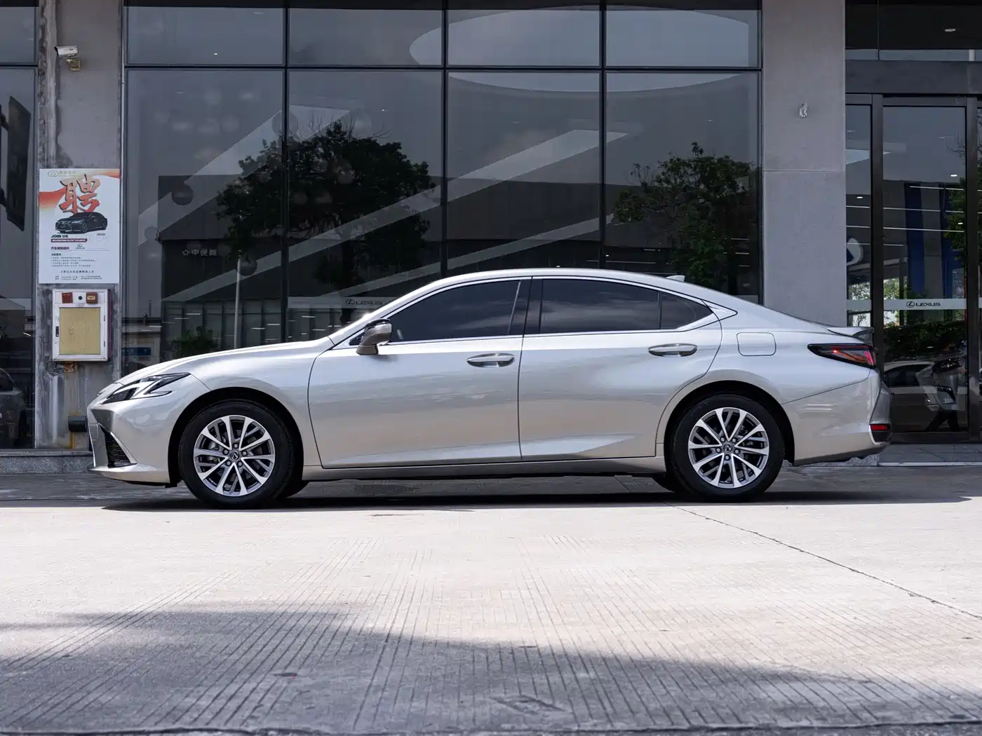 Lexus ES 2025 2025 300h Ultimate Edition