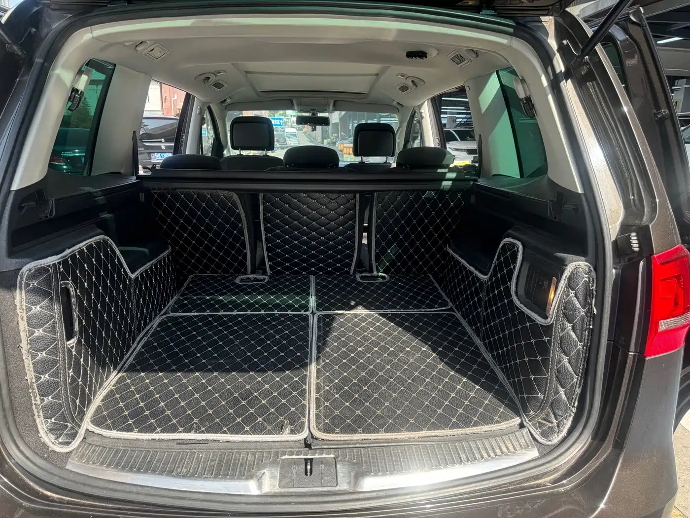 Volkswagen Sharan 2014 2.0TSI Comfort фото 13