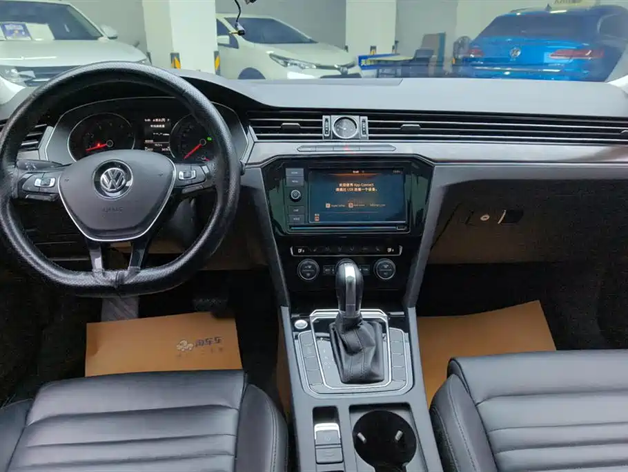 Volkswagen Magotan 2019 330TSI DSG Luxury Class China VI фото 12