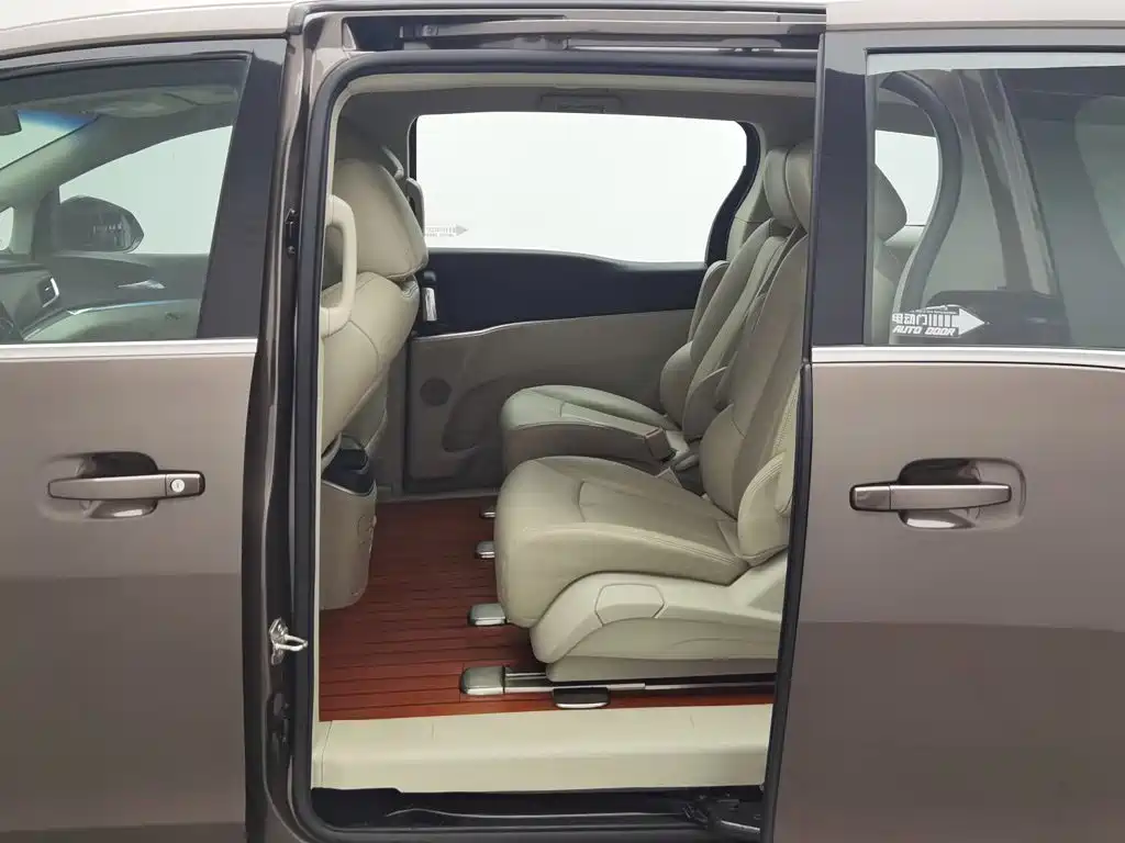 Photo 15 - Buick GL8