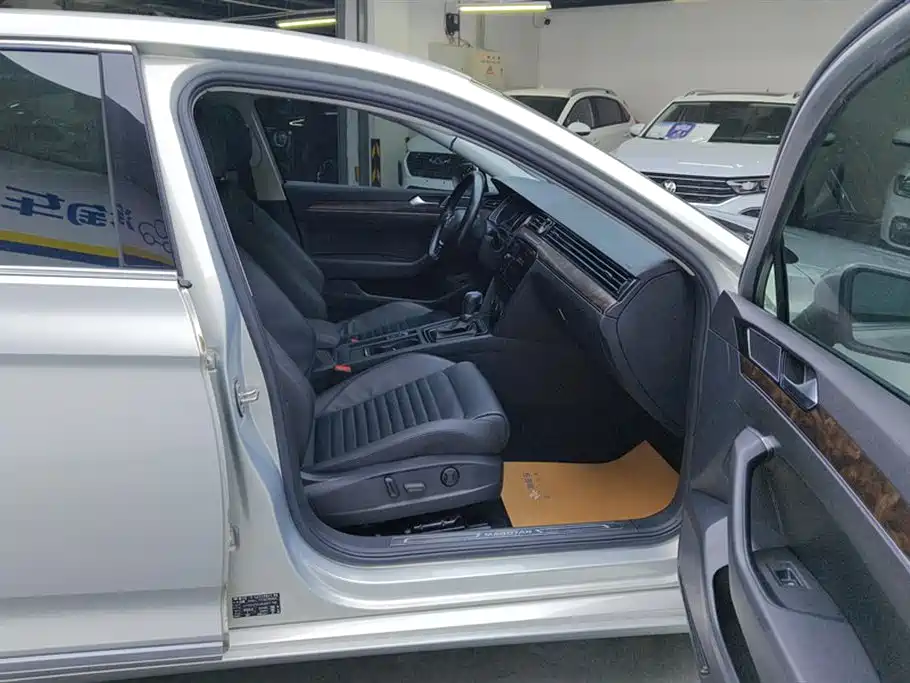 Volkswagen Magotan 2019 330TSI DSG Luxury Class China VI фото 8