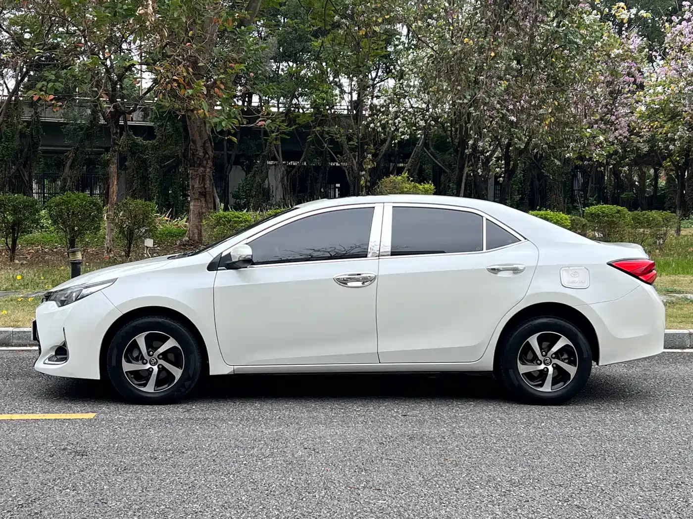 Toyota Levin 2017 Facelift 185T CVT Elite (China V) фото 4