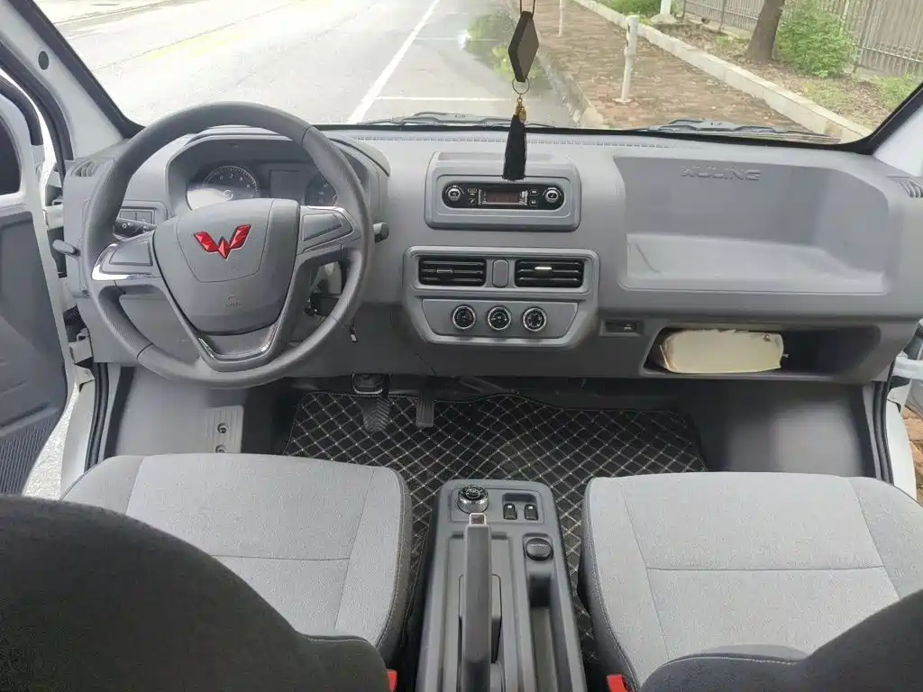 Wuling Motors Wuling Yangguang 2025 2024 300KM Comfort Bus Version 75kW
