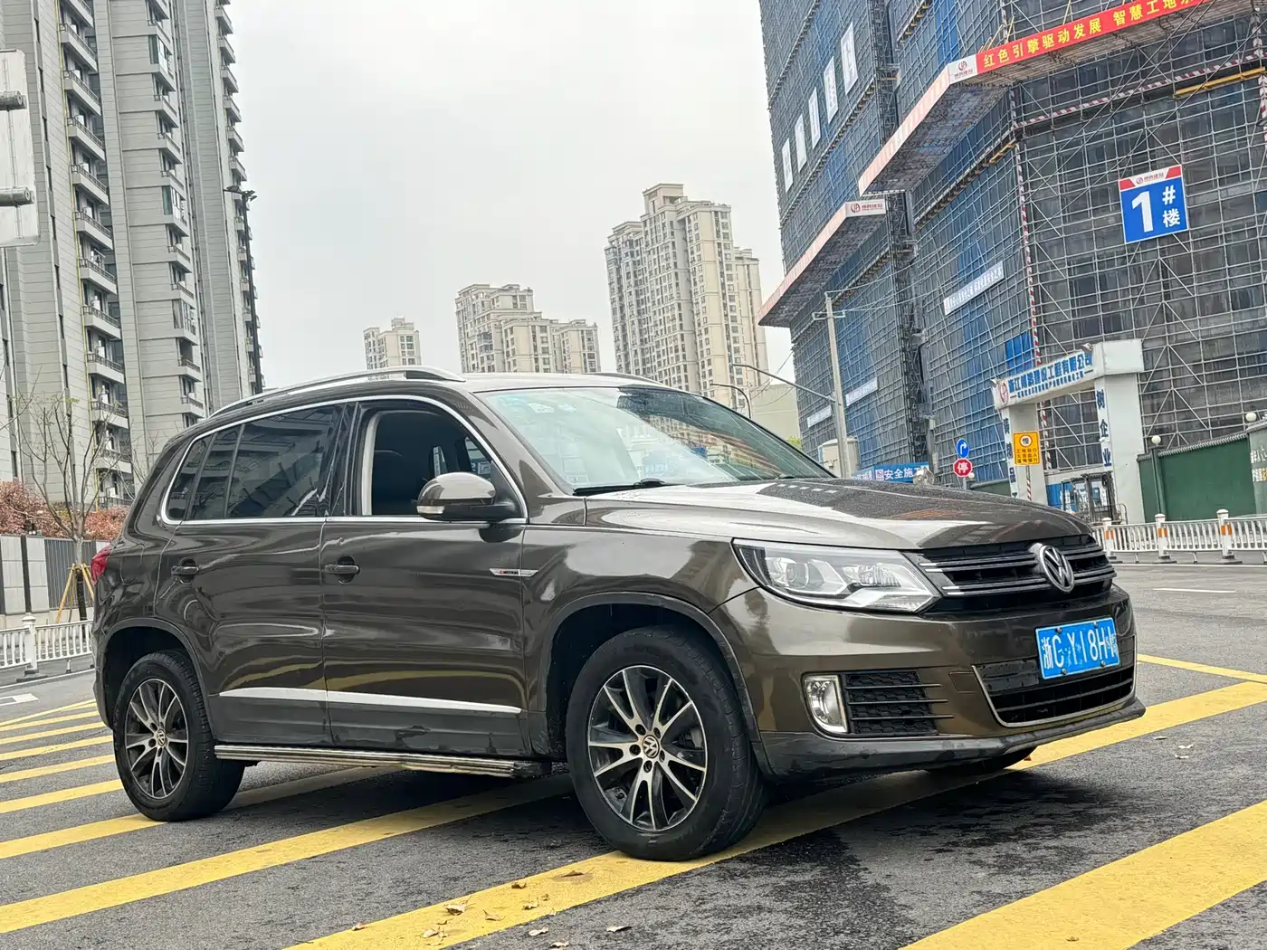 VOLKSWAGEN TIGUAN