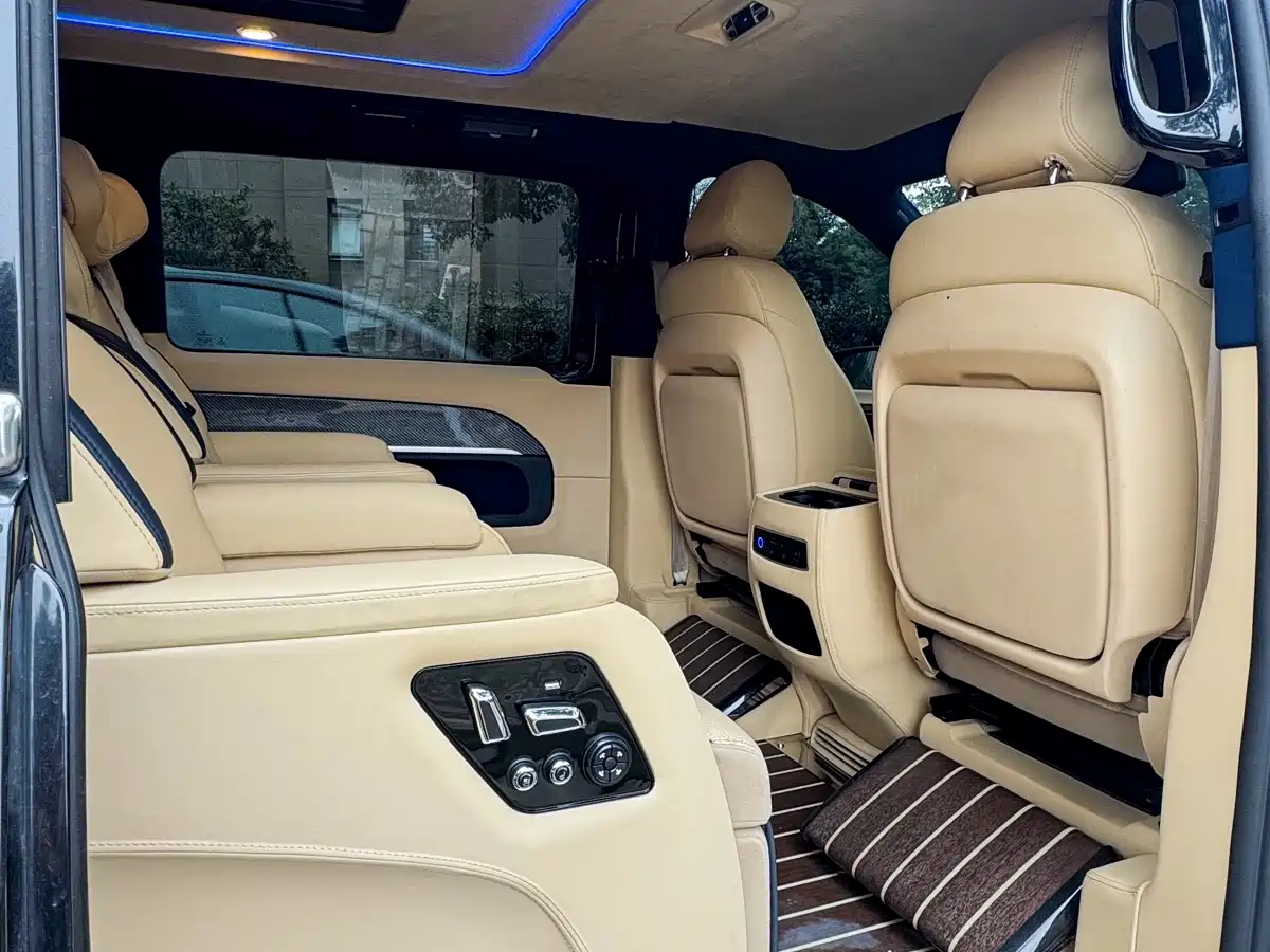 Mercedes-Benz V-Class 2018 V 260 L Premium Long Wheelbase Edition China VI фото 15