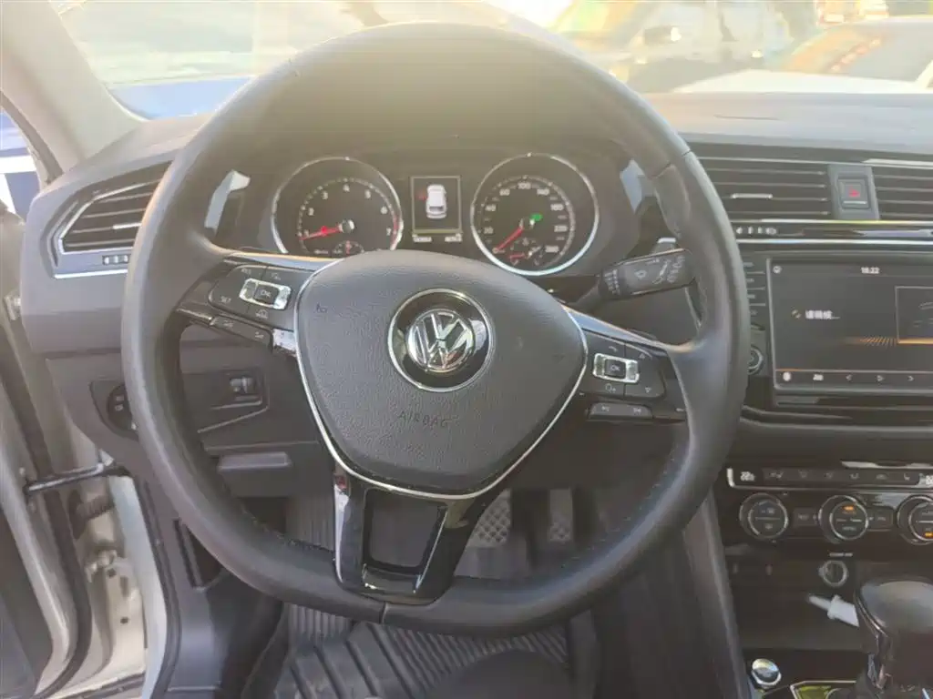 Volkswagen Tiguan L 2018 330TSI Automatic 2WD Luxury Edition фото 11