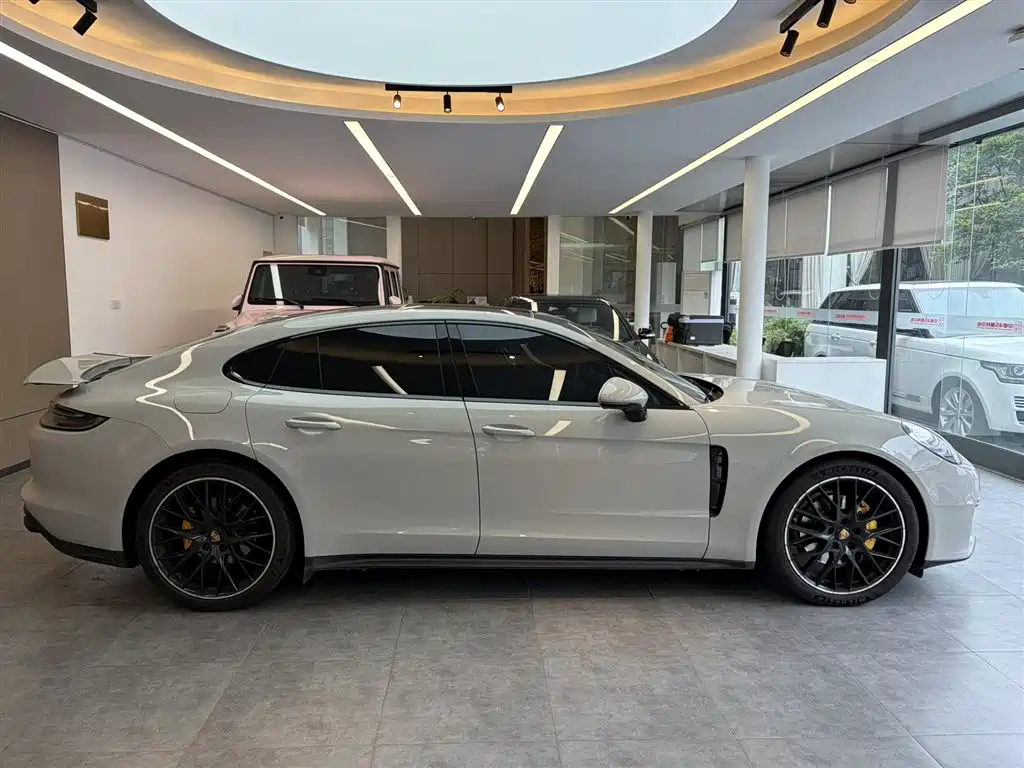 PORSCHE PANAMERA