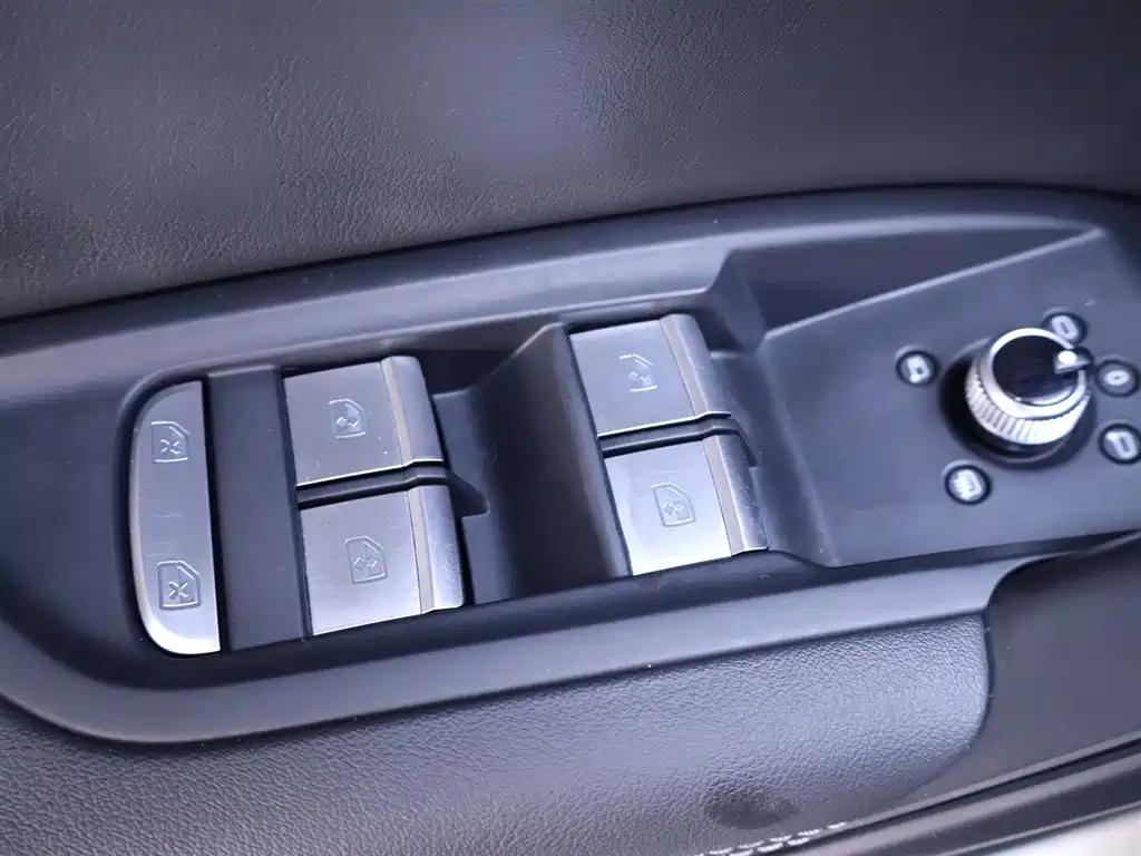 Audi Q5L 2024 Model 40 TFSI Luxury Dynamic фото 17