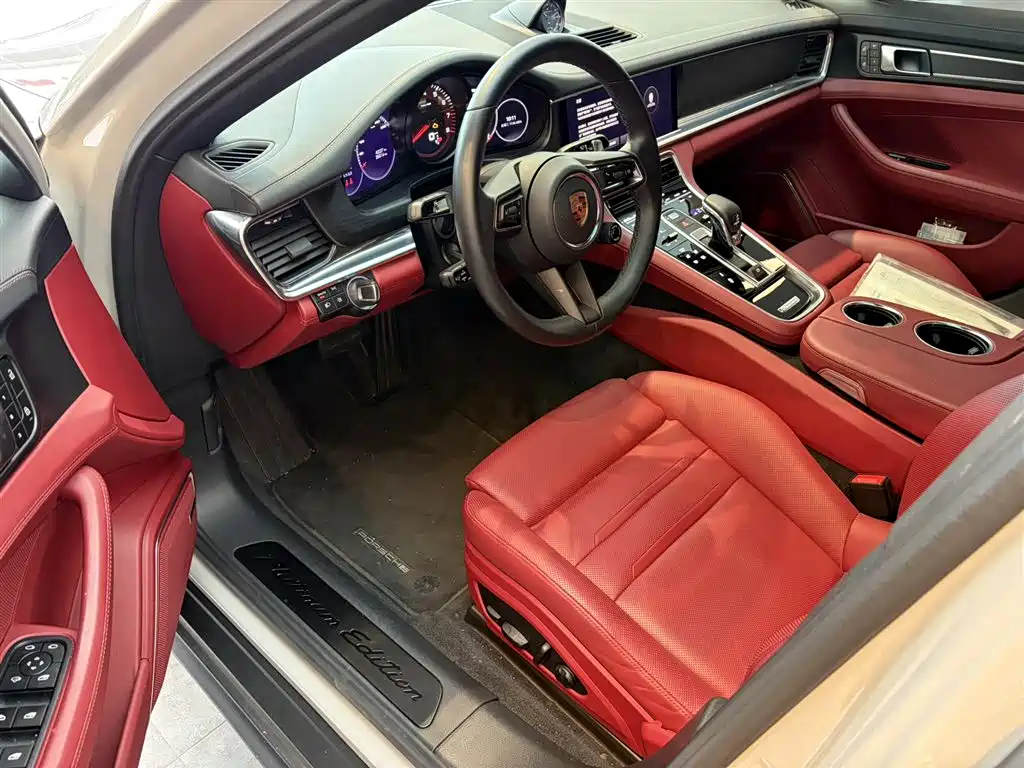 PORSCHE PANAMERA