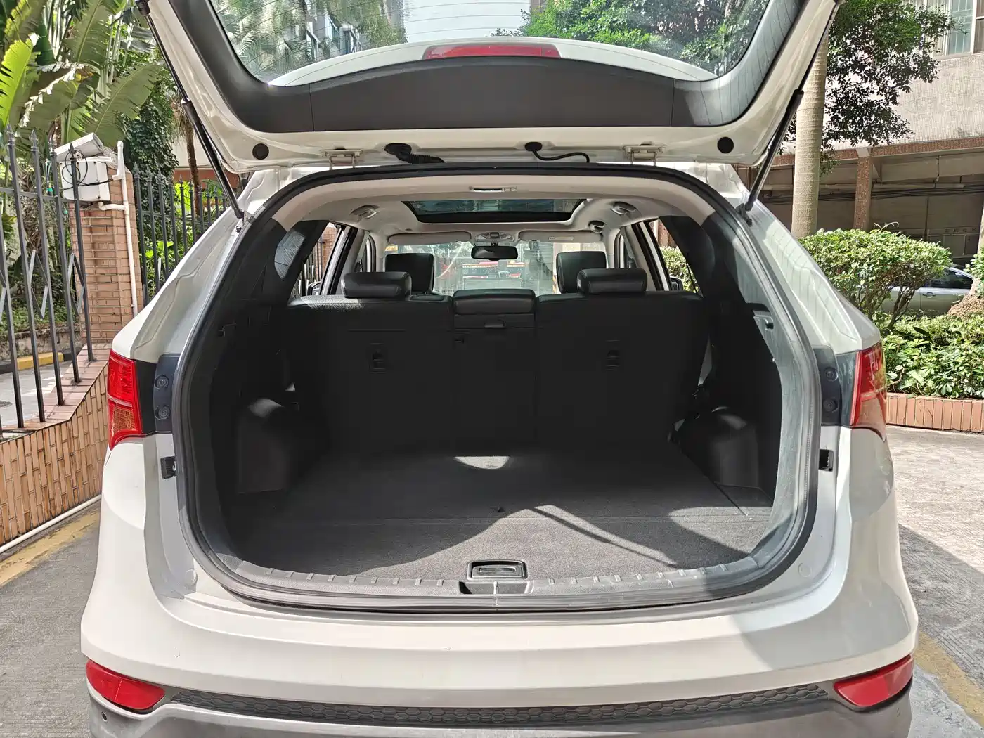 Hyundai Santa Fe 2015 2.4L Automatic 2WD Smart 5-seater фото 32