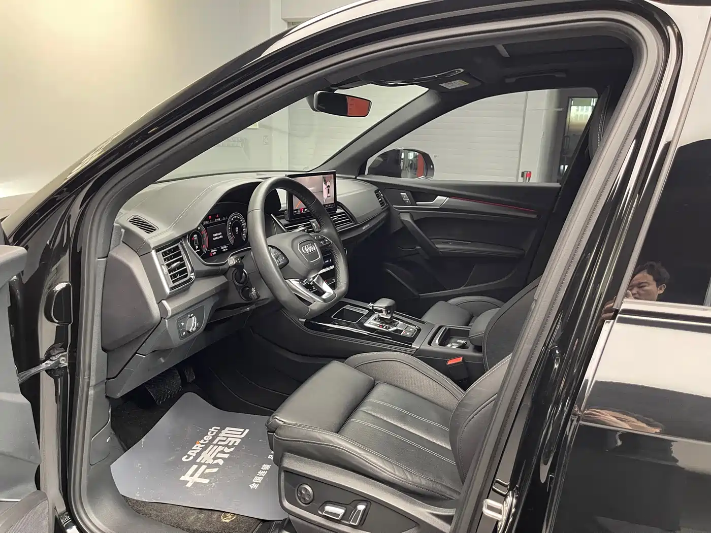 Audi Q5L 2024 Model 40 TFSI Luxury Dynamic фото 10