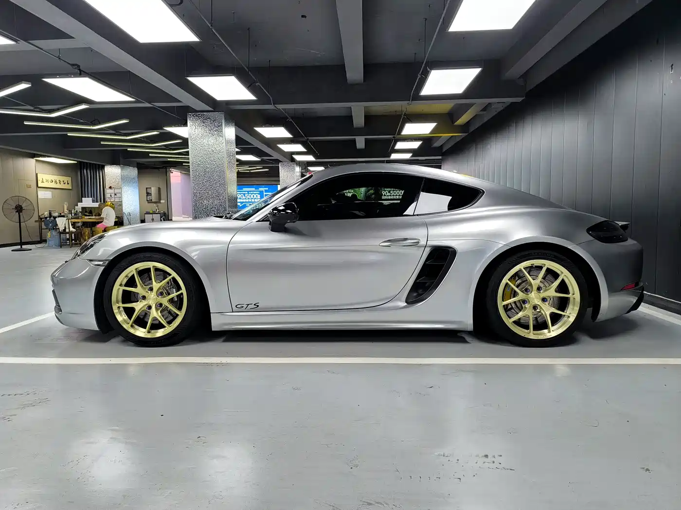 Photo 10 - Porsche 718
