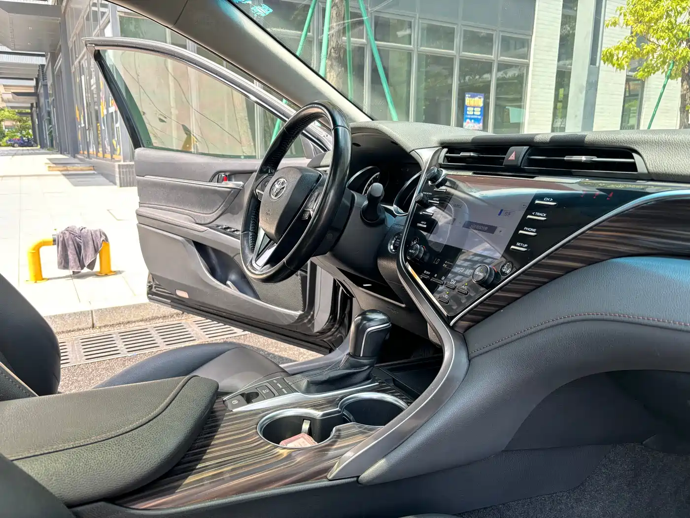 Toyota Camry 2018 2.5G Luxury Edition фото 10