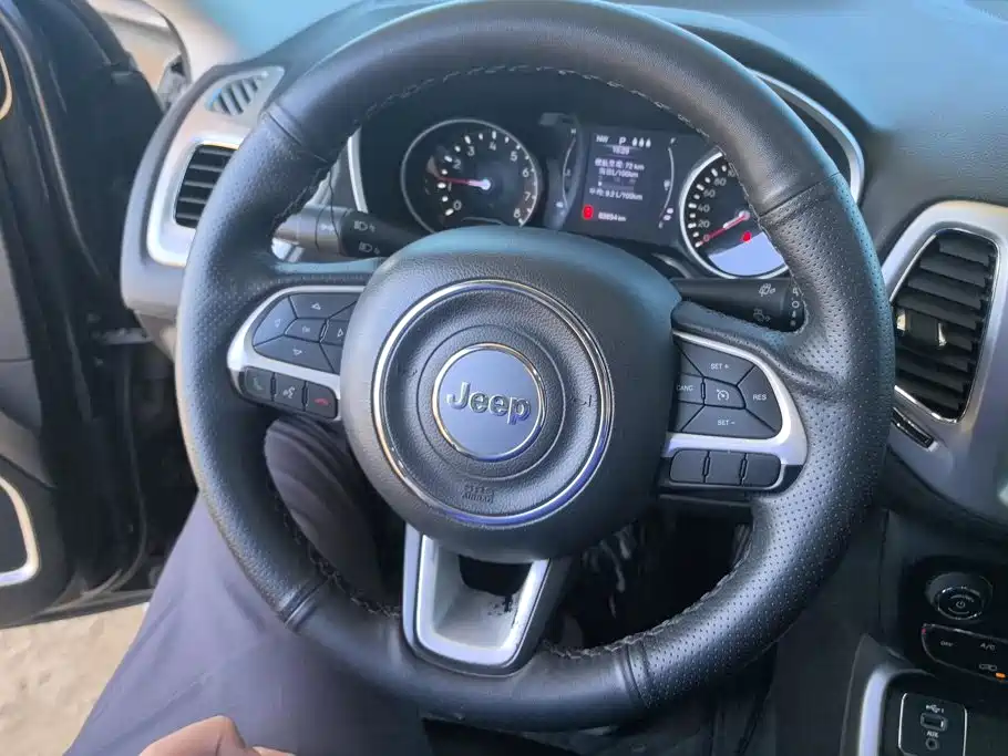 Фото 15 - Jeep Compass