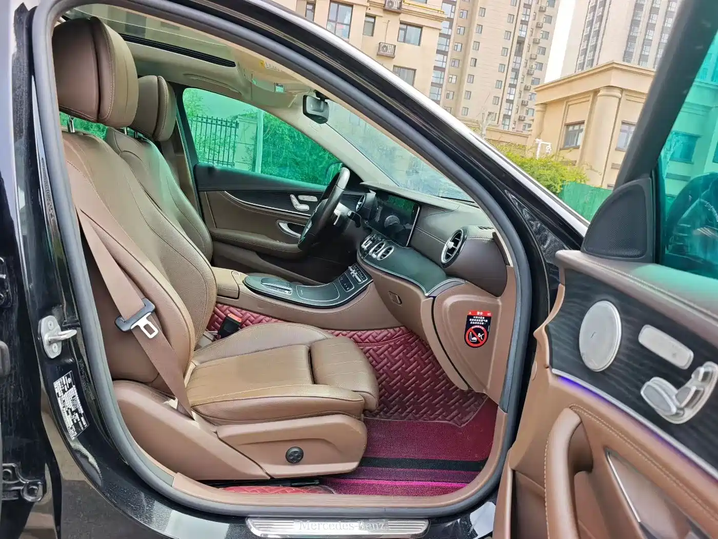 Mercedes-Benz E-Class New Energy 2022 E 350 e L Plug-in Hybrid Sedan фото 4