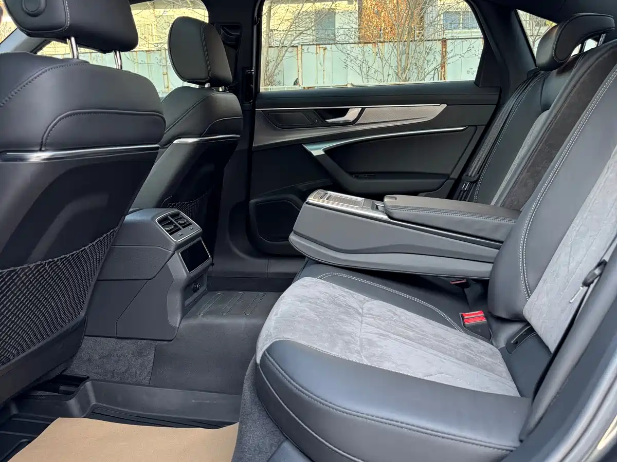 Audi A6L 2021 45 TFSI quattro Exclusive Sport фото 16