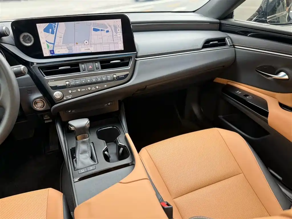 Lexus ES 2023 200 Excellence Edition фото 6