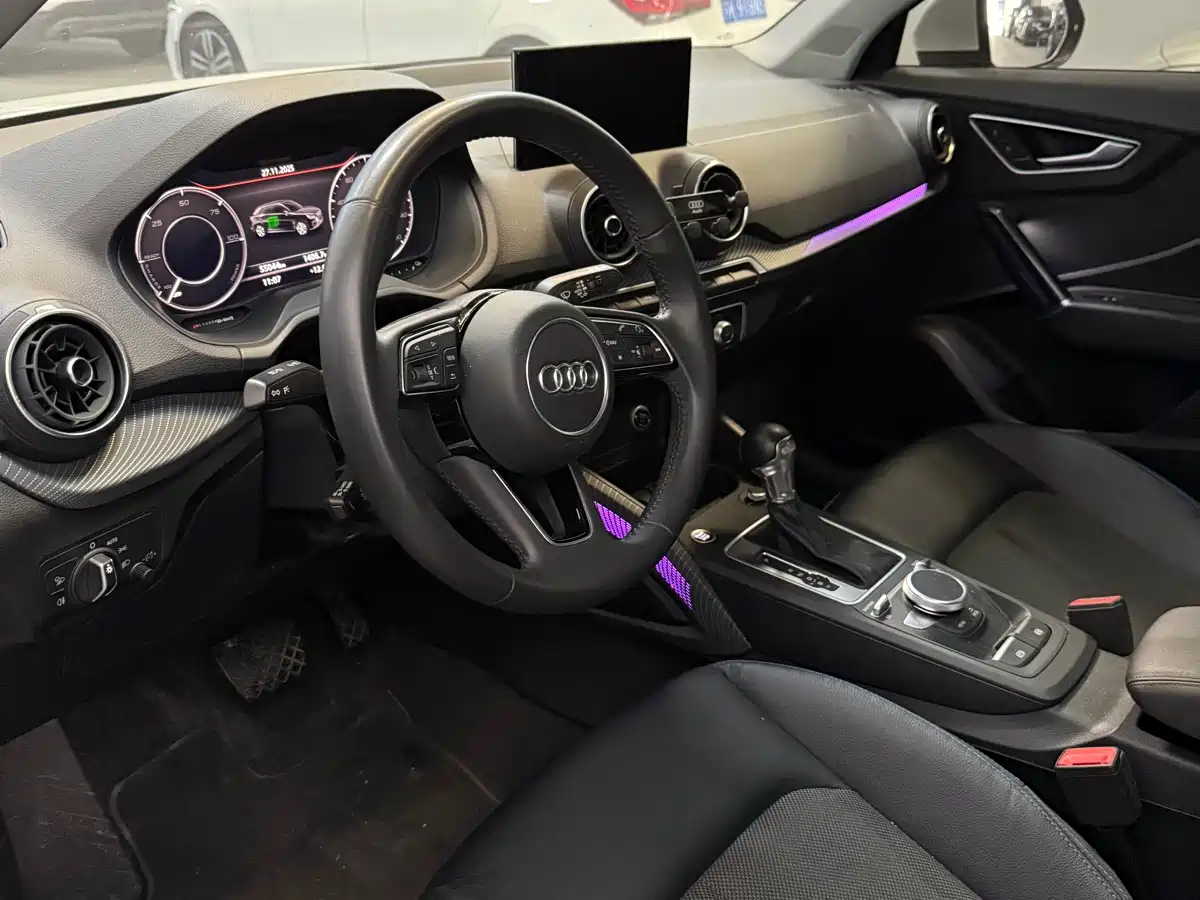 AUDI Q2L E TRON