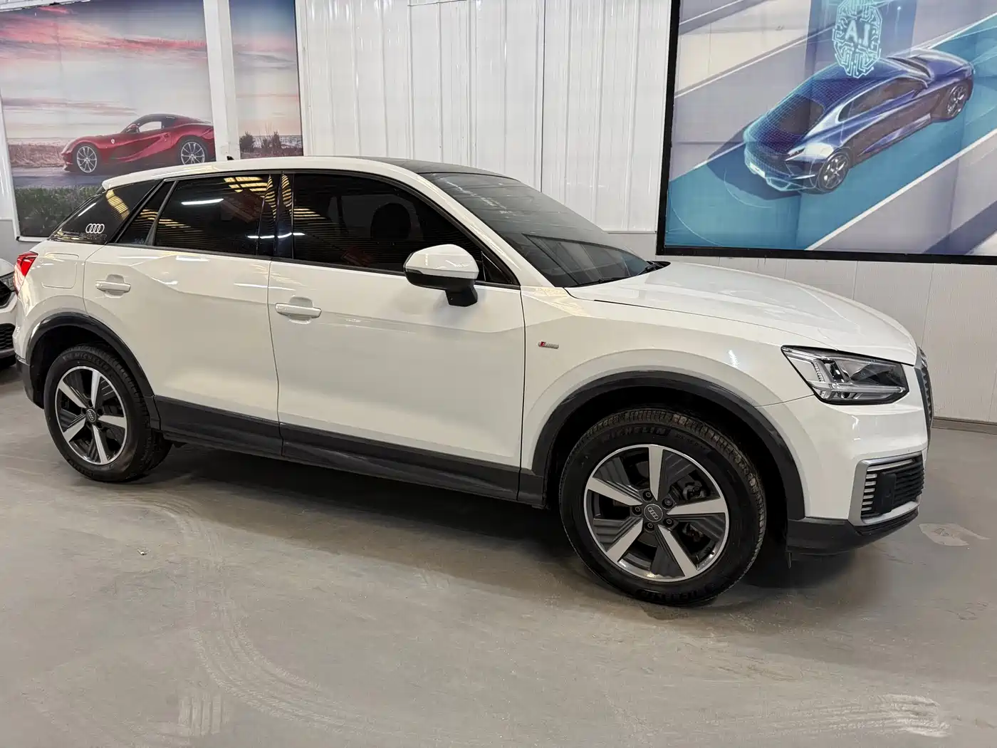 AUDI Q2L E TRON