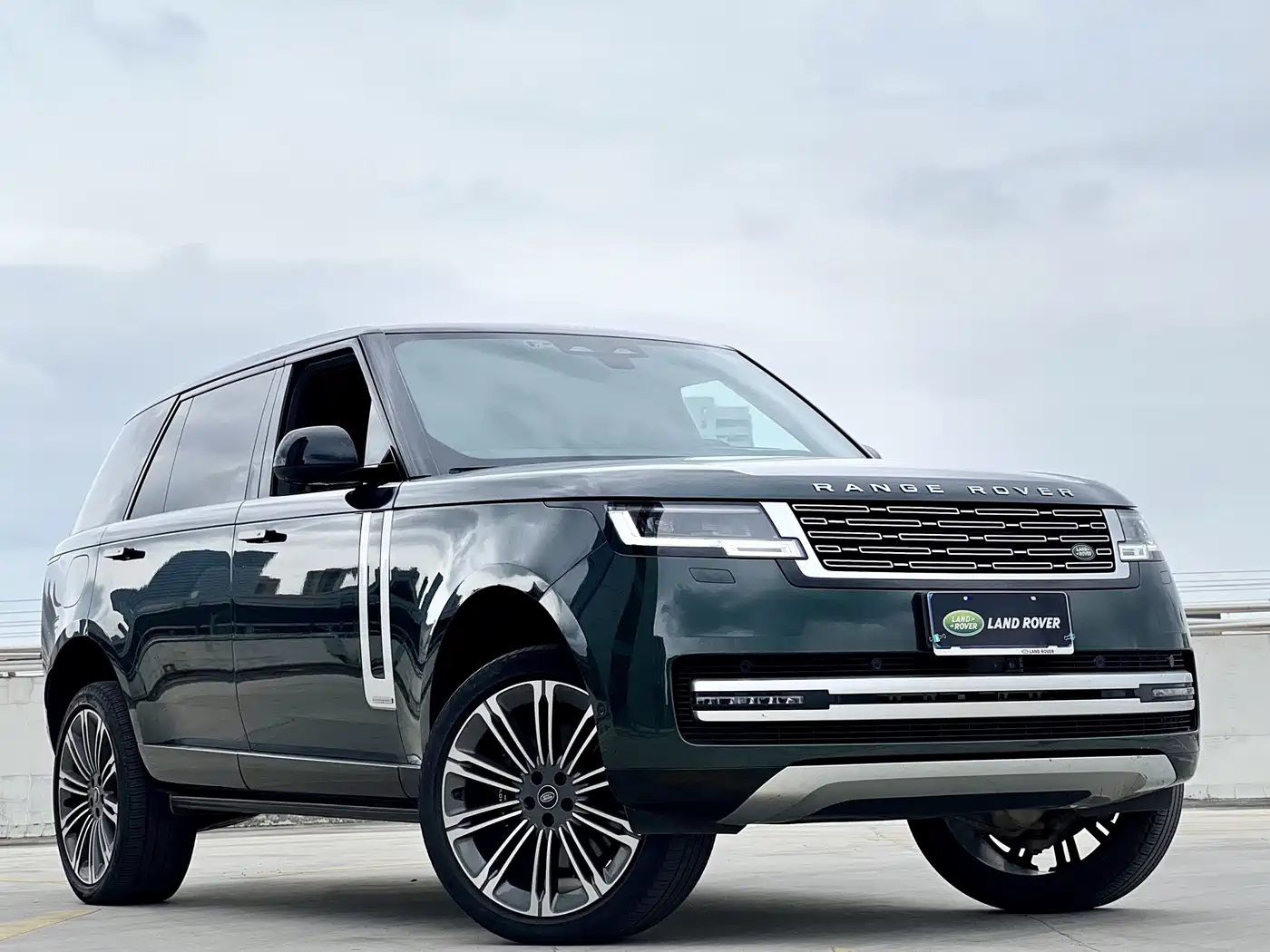 Land Rover Range Rover 2023 3.0 L6 400PS Exemplary Long Wheelbase фото 3
