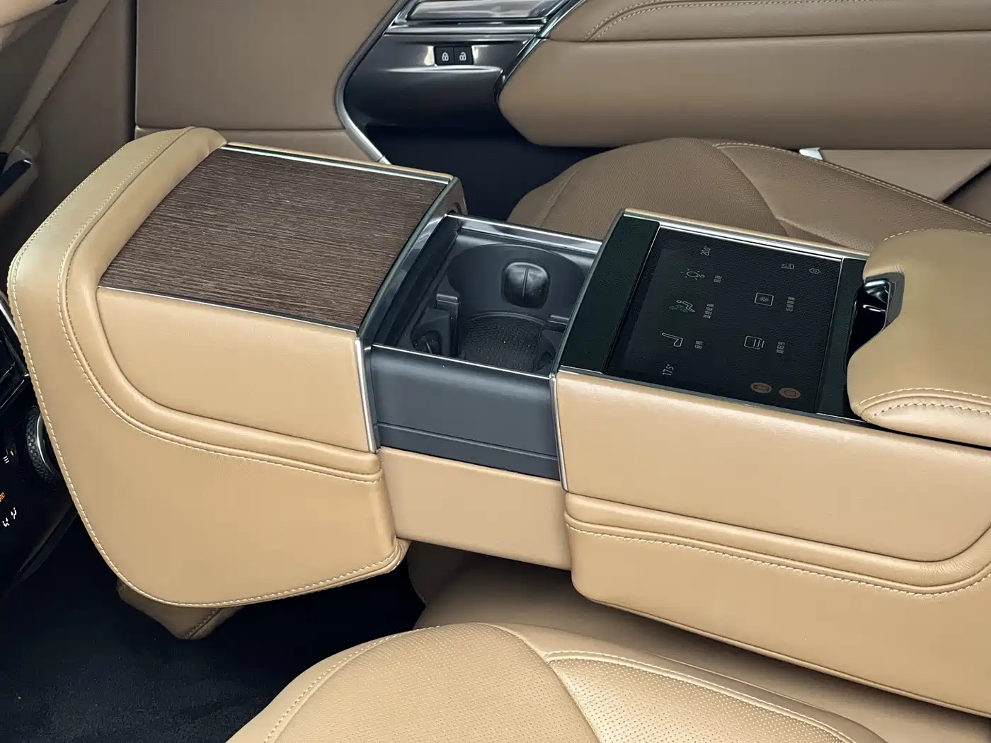Land Rover Range Rover 2023 3.0 L6 400PS Exemplary Long Wheelbase фото 17
