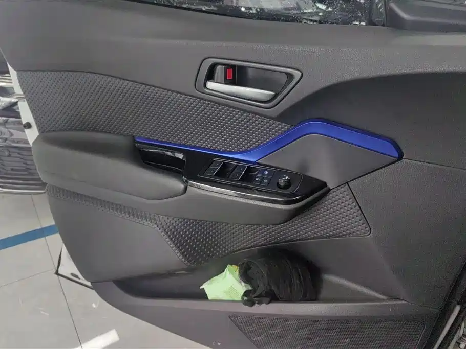 Toyota C-HR 2021 2.0L Luxury Edition фото 7