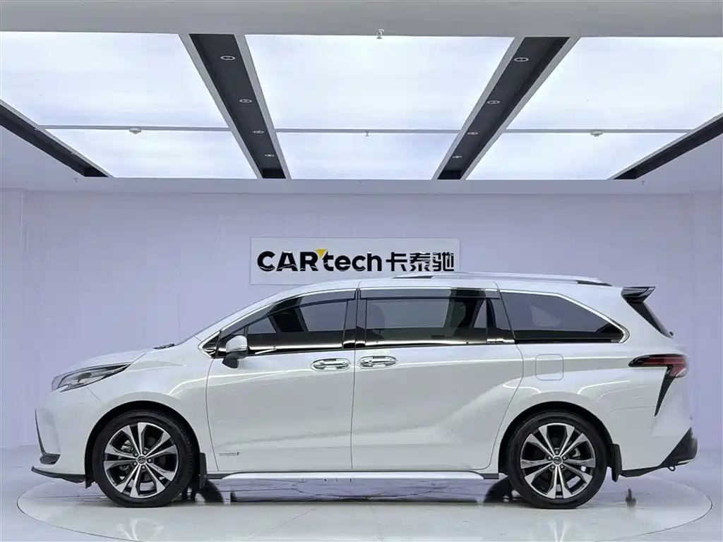Toyota Granvia 2023 2.5L Hybrid Luxury Edition фото 8