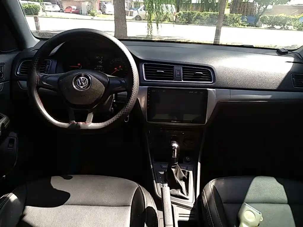 Volkswagen Lavida 2015 1.6L Automatic Trend Edition фото 10