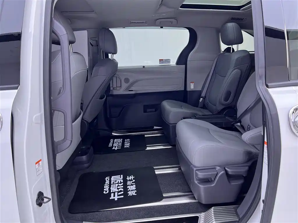 Toyota Granvia 2023 2.5L Hybrid Luxury Edition фото 25