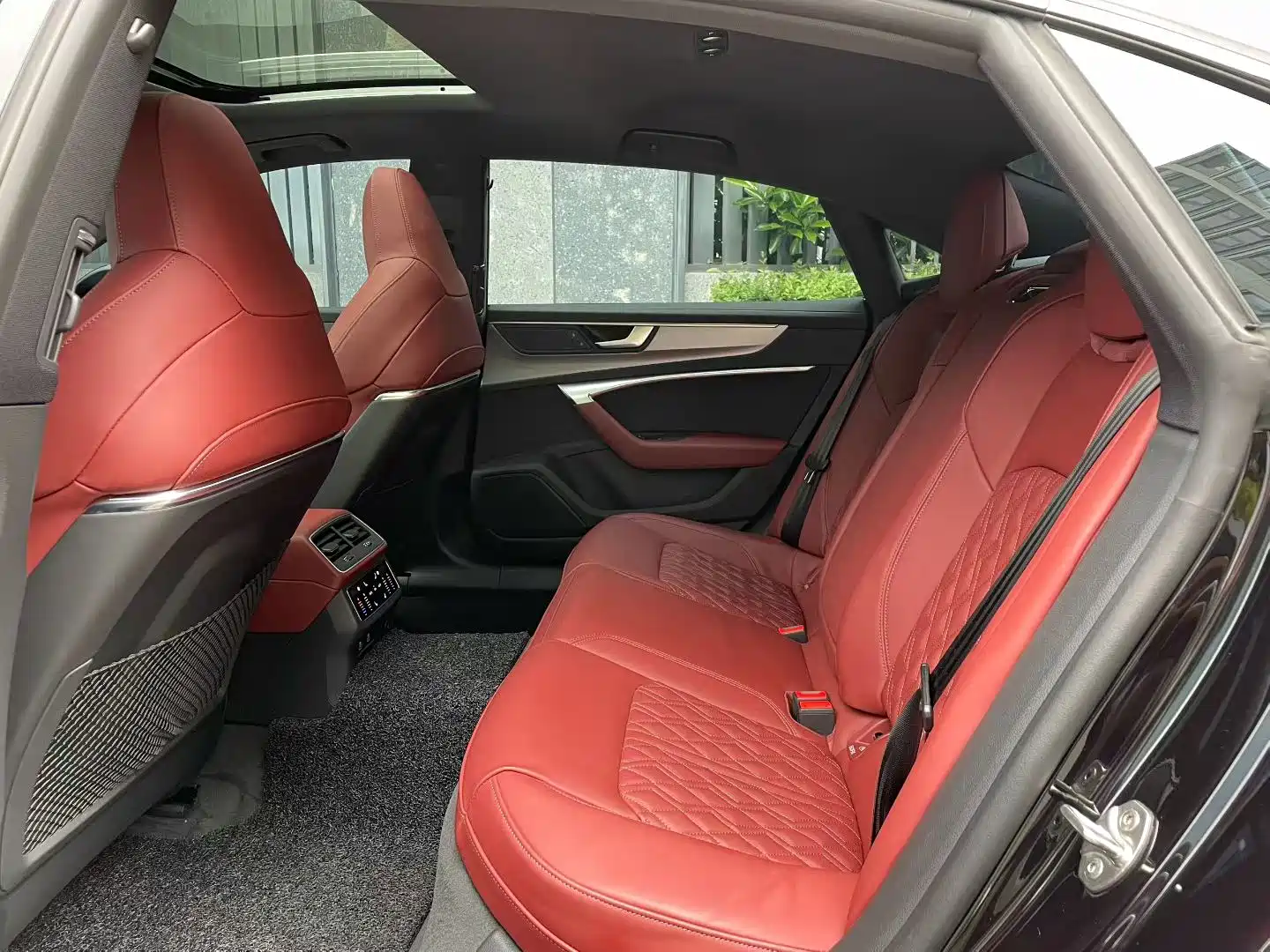 Фото 8 - Audi A7L