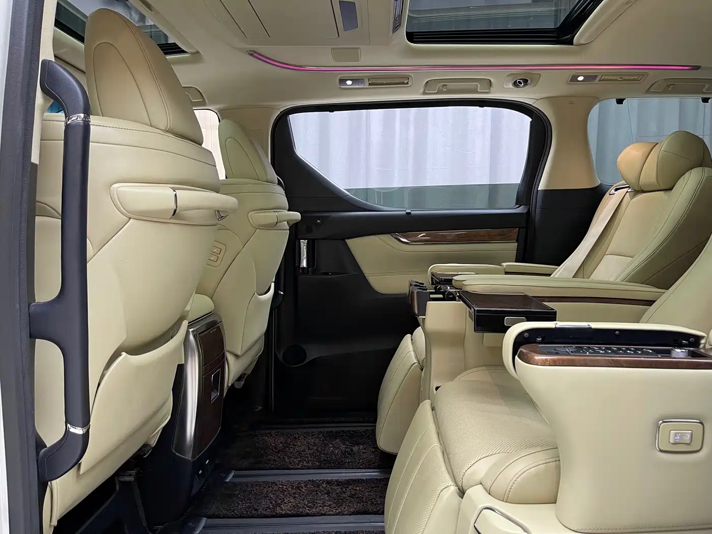 Toyota Alphard 2018 3.5L Premium фото 6