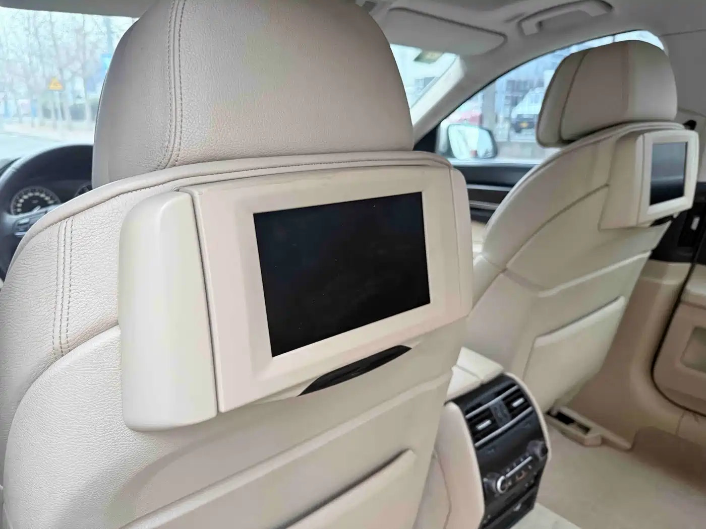 BMW 7 Series 2011 730Li Elegance фото 16