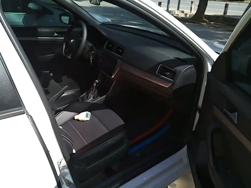 Volkswagen Lavida 2015 1.6L Automatic Trend Edition фото 25